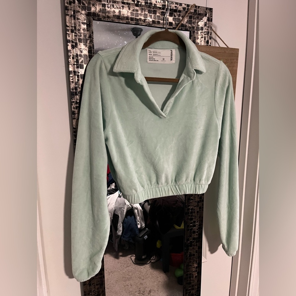 Super cute crop top. Mint green super soft and stylish! A must have!
